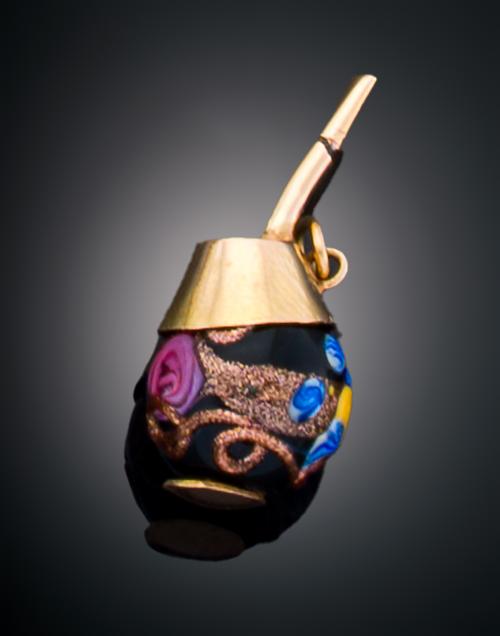 COLGANTE JARRA DE MATE EN ESMALTE Y ORO AMARILLO DE 18 K