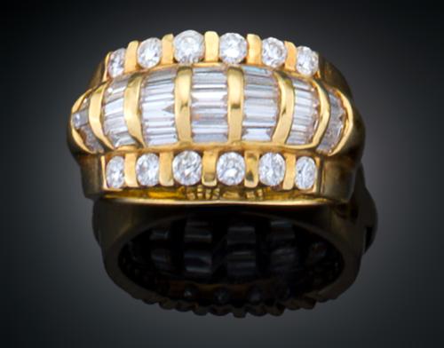 SORTIJA CON TRES LINEAS DE DIAMANTES EN ORO AMARILLO DE 18 K