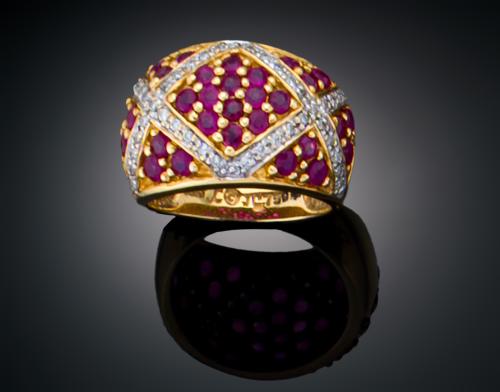 SORTIJA BOMBE CON DIAMANTES Y RUBIES EN ORO AMARILLO DE 18 K