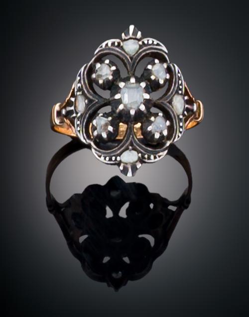 SORTIJA ANTIGUA EN ORO ROSA DE 19 K Y VISTAS EN PLATA 