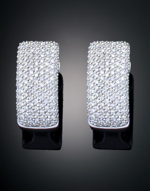 PENDIENTES PAVE DE DIAMANTES  EN ORO BLANCO DE 18 K 