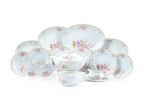 Vajilla en porcelana de Bidasoa con decoración esmaltada de