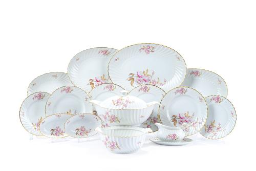 Vajilla en porcelana de Bidasoa con decoración esmaltada de