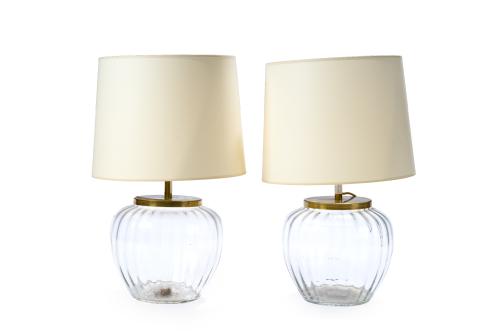 Pareja de lámparas de sobremesa en vidrio, cuerpo globular 