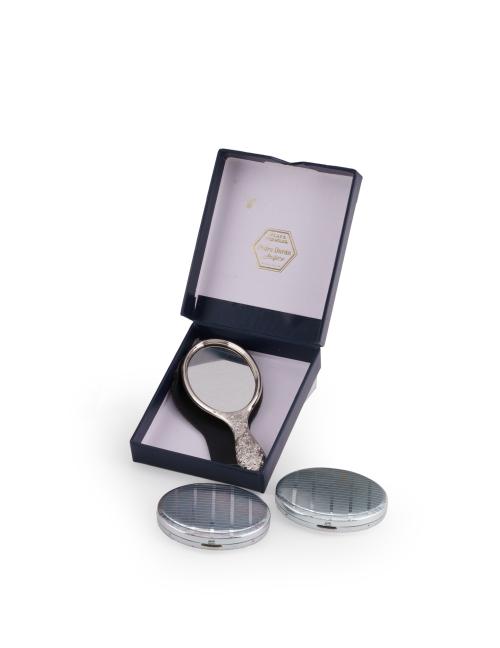 141   -  <p><span class="object_title">Lote para señora en plata española. </span><br></p>