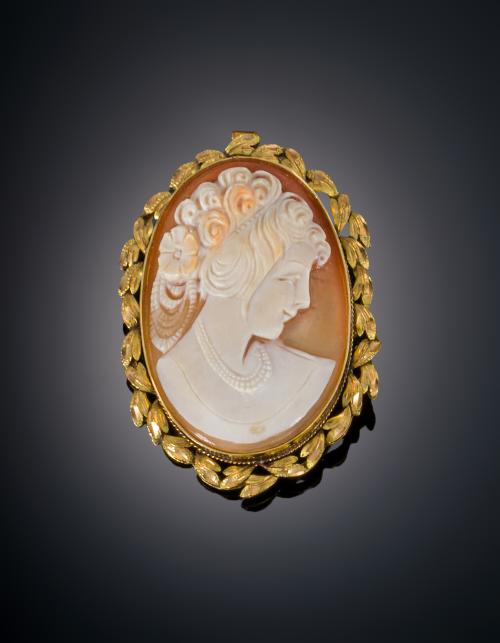 569   -  <p><span class="object_title">CAMAFEO CON MARCO DE ORO DE 18K</span></p>