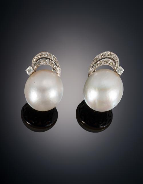 PENDIENTES PERLA JAPONESA Y DIAMANTES 