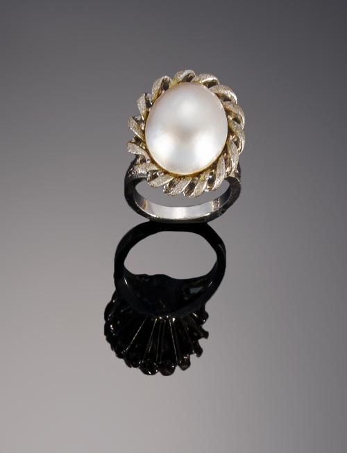 824   -  <p><span class="object_title">SORTIJA CON PERLA JAPONESA </span></p>