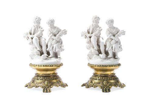 Pareja de figuras alegóricas con cuernos de la abundancia e