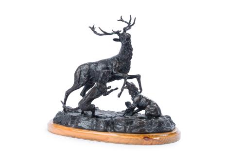 ESCUELA ESPAÑOLA S. XX"Agarre de ciervo"Escultura en br