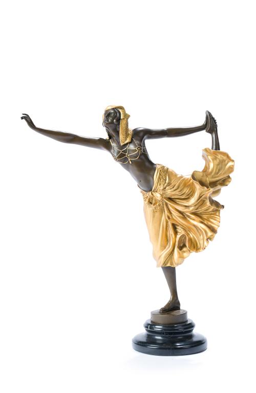 Siguiendo modelos de CLAIRE COLINET (Francia, 1880-1950).