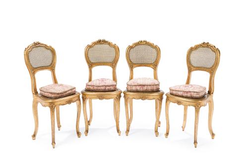 Tresillo de estilo Luis XV, S. XIX.Realizado en madera ta