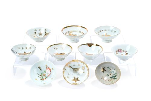 Lote de 10 cuencos para sake en porcelana esmaltada en dora