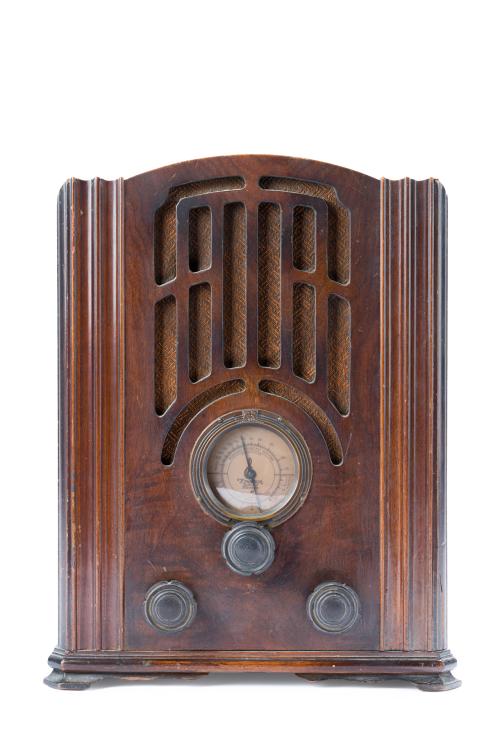 "Cathedral radio" de la marca Emerson Radio & Phonograph Co