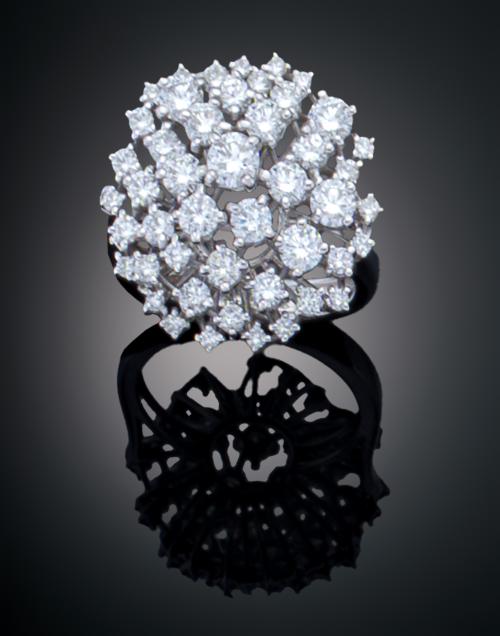 SORTIJA ROSETÓN CON DIAMANTES EN ORO BLANCO DE 18 K