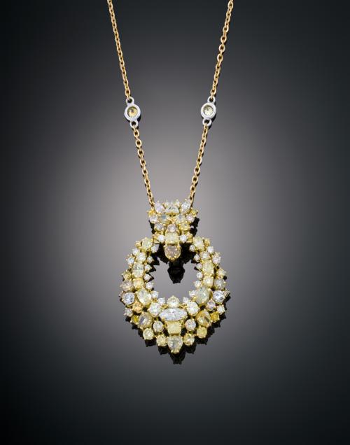 COLGANTE CON DIAMANTES FANCY YELLOW EN ORO MARILLO DE 18  K