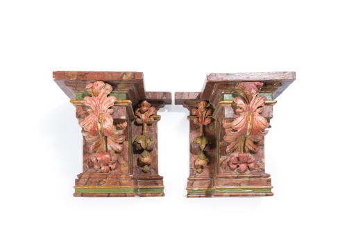 319   -  <p><span class="object_title">Pareja de mensulas italianas, S.XIX.<br/>En madera tallada, policromada y marmorizada con decoración de hojas de acanto. </span><br></p>
