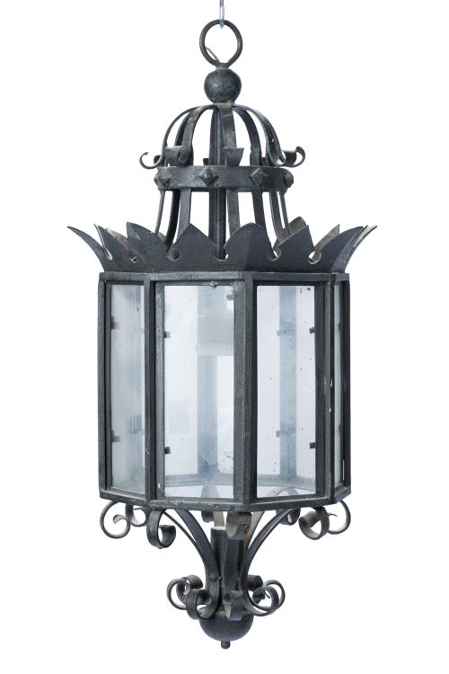 359   -  <p><span class="object_title">Pareja de faroles en metal pintado con paños de cristal. </span><br></p>