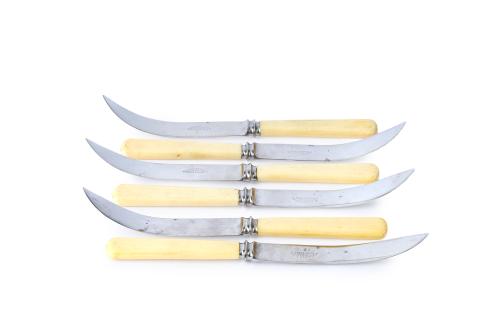 Juego de 6 cuchillos antiguos con mangos en hueso y filo en