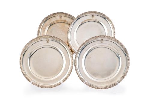 Juego de 4 bajoplatos en plata punzonada, ley 950, Francia,