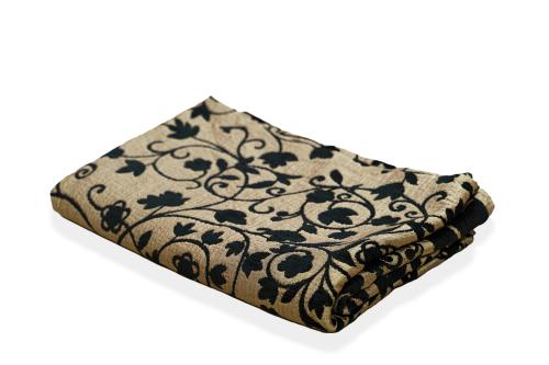 56   -  <p><span class="object_title">Cubre edredón negro con diseño vegetal</span><br></p>