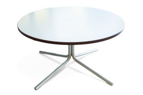 PIERO LISSONI (Milán, 1956) para LIVING DIVANIMesita mode