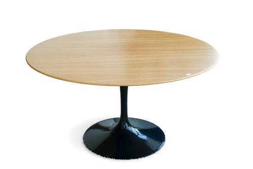 EERO SAARINEN para KNOLL.Mesa modelo "Dining table"Base