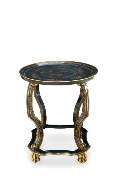 Mesita auxiliar lacada en negro con motivos orientales en d