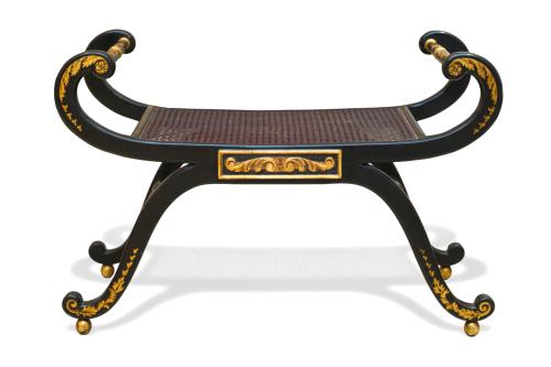 Banqueta estilo imperio en madera lacada en negro con detal