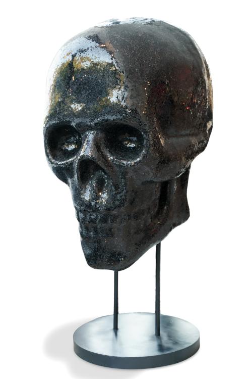 "Big skull"Escultura en fibra de vidrio y acero. 
