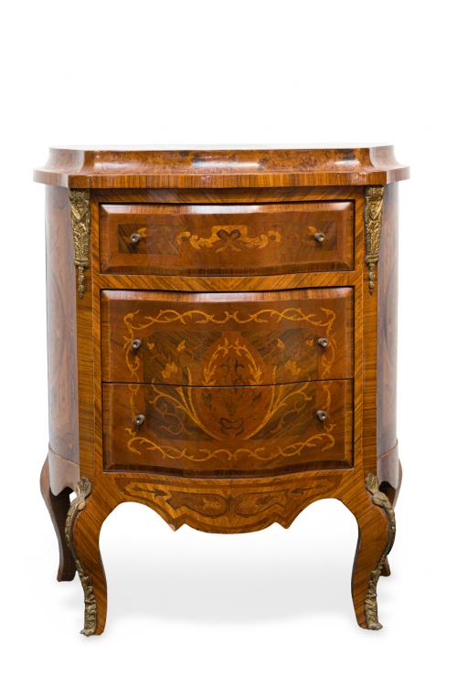 Cómoda estilo Luis XV en madera con marquetería de  motivos
