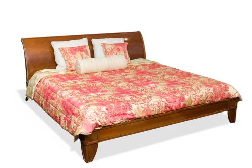 VERSACE.Cama en madera chapada en roble dorado