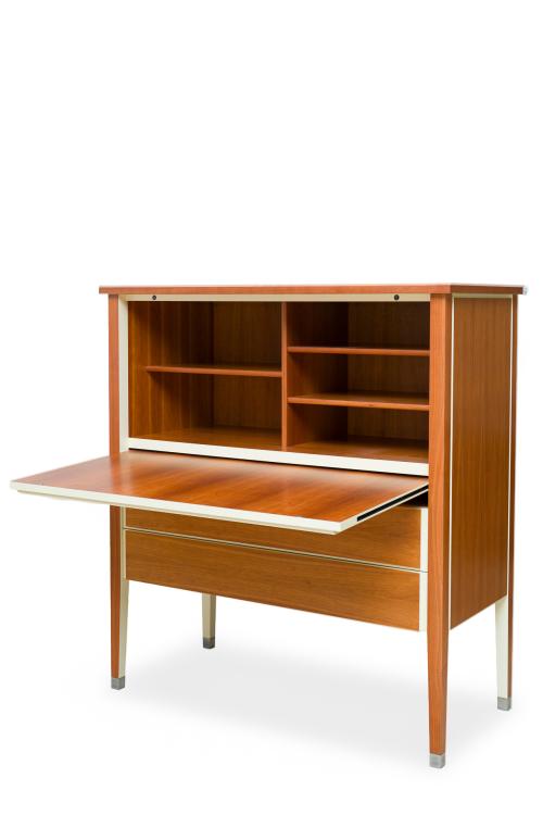 PHILIPPE STARCK (1949, París) para CASSINA Escritorio en 