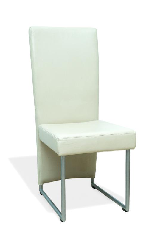 ROLF BEN Pareja de sillas modelo 7400 en piel color crudo