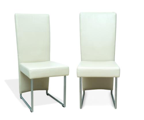 36   -  <p><span class="object_title">ROLF BEN <br/>Pareja de sillas modelo 7400 en piel color crudo<br/></span><br></p>