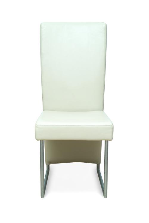 ROLF BEN Pareja de sillas modelo 7400 en piel color crudo