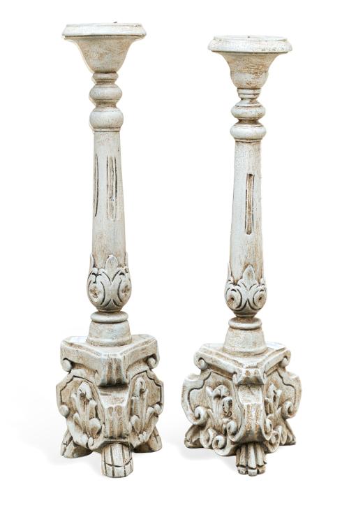 Pareja de hacheros en madera patinada en blanco.