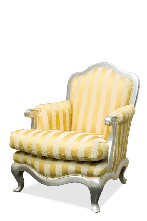 Butaca estilo Luis XV de la firma Polihome en madera color 