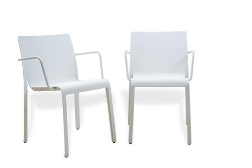 Pareja de sillas de la firma Tribu modelo "Mirthe" en alumi