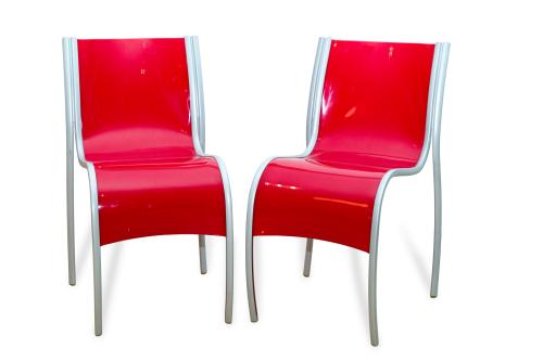 22   -  <p><span class="object_title">RON ARAD (Tel Aviv, 1951)  para KARTELL.<br/>Pareja de sillas "FPE 8009" en aluminio y polipropileno en rojo.</span><br></p>