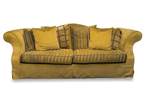 124   -  <p><span class="object_title">FENDI.<br/>Sofá modelo "París" tapizado en dorado<br/></span><br></p>