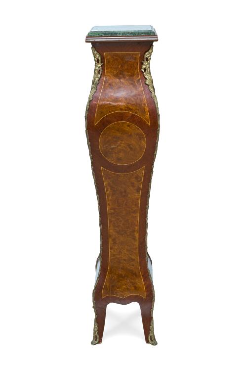 Peana de madera estilo Luis XV en madera, aplicaciones de b