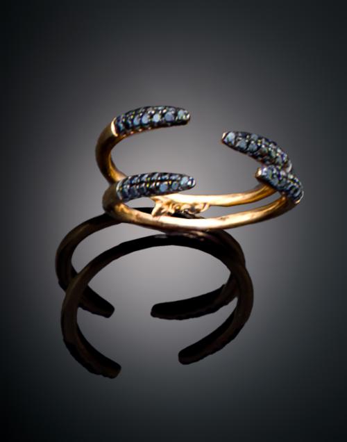 SORTIJA ABIERTA CON DIAMANTES NEGROS EN ORO ROSA DE 18 K