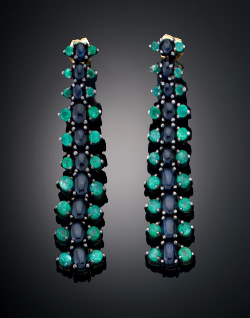 PENDIENTES LARGOS CON ZAFIROS Y ESMERALDAS EN PLATA