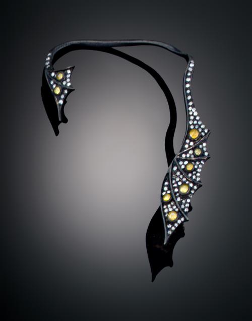 PENDIENTE TREPADOR DE ALAS DE DRAGON CON DIAMANTES EN PLATA 