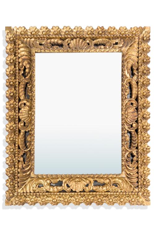 Espejo rectangular en madera tallada y dorada, siguiendo mo