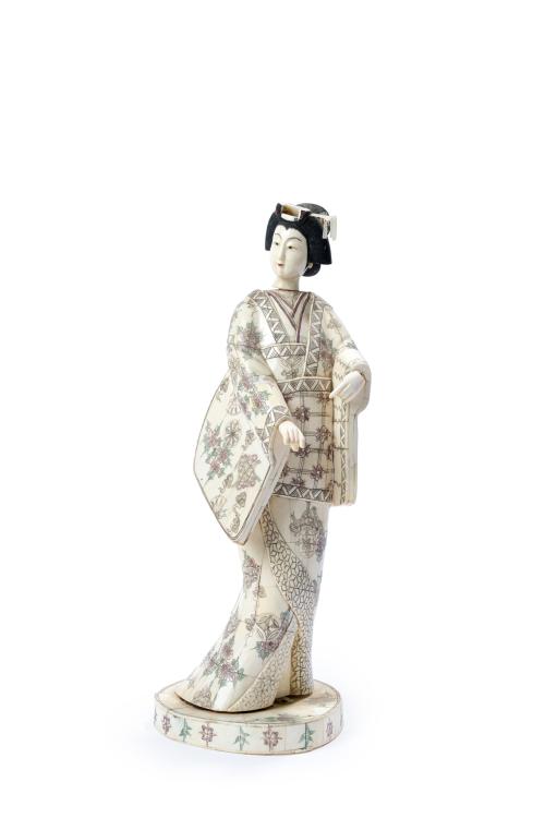 ESCUELA CHINA, C. 1900."Dama"Escultura en hueso tallado