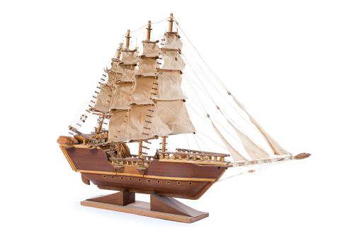 Maqueta de barco velero en madera. 