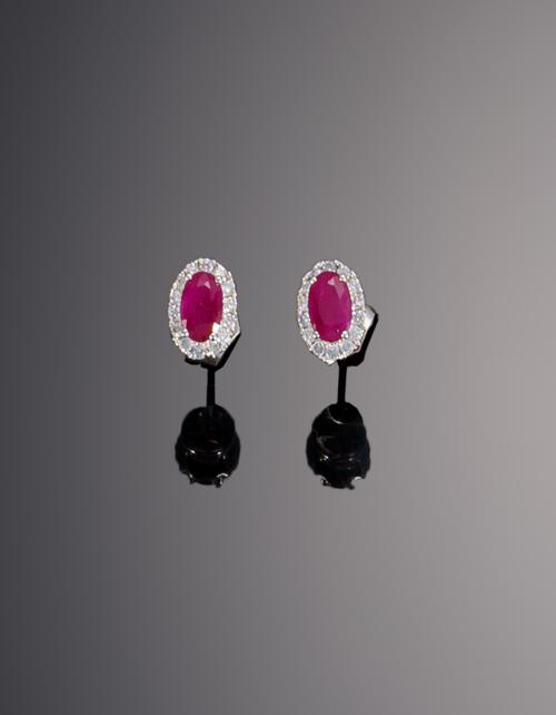 530   -  <p><span class="object_title">Pendientes con rubìe y orla de diamantes </span></p>