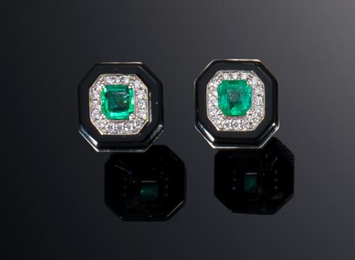 560   -  <p><span class="object_title">Pendientes con forma octagonal con esmeraldas y diamantes</span></p>